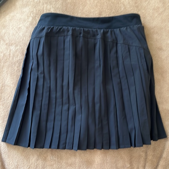 NWT Spanx Small The Get Moving Pleated Skort, black, built in shorts with pocket - Picture 5 of 6